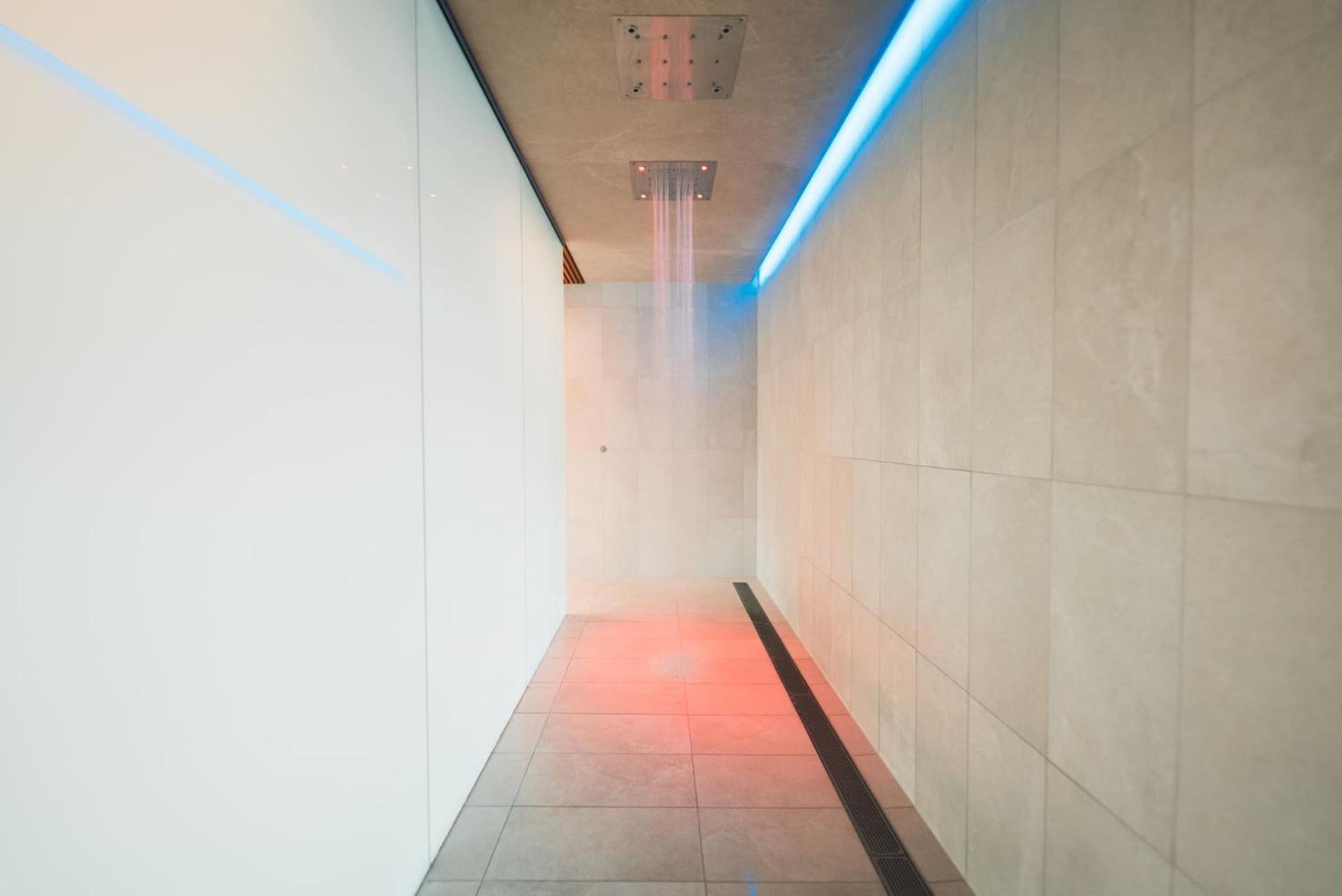 Sky21 Lux With Pool, Gym, & Views Apartment *
