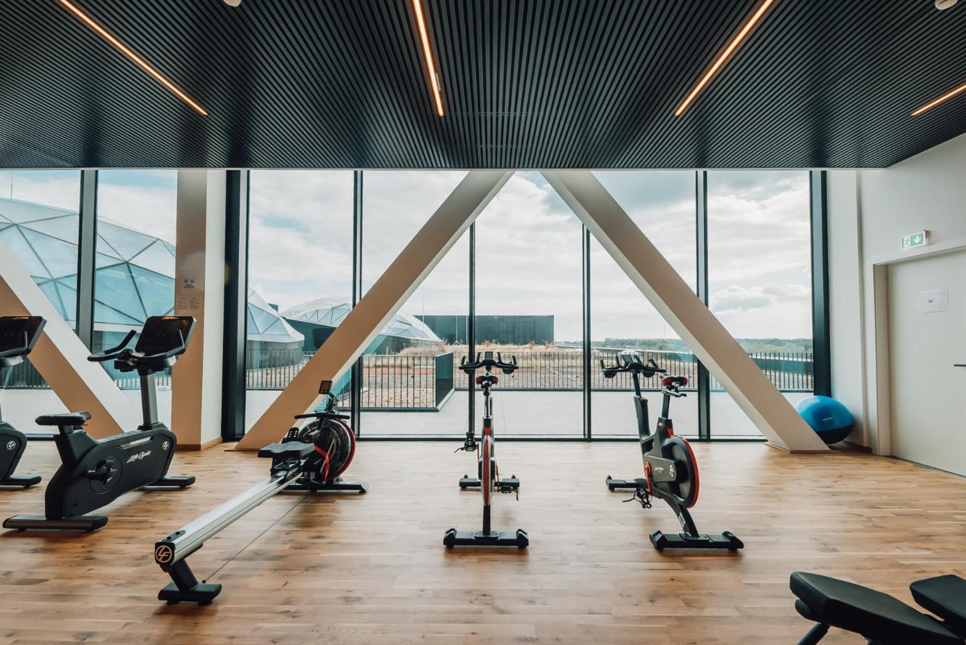 Sky21 Lux With Pool, Gym, & Views